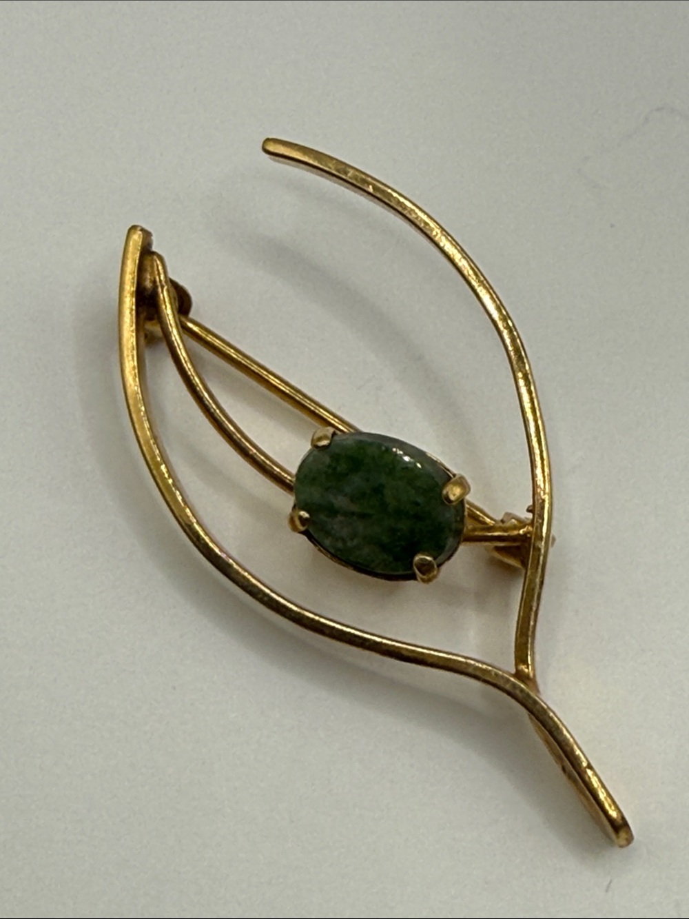 Vintage Gold filled Brooch pin faux jade Green Stone wishbone leaf delicate look